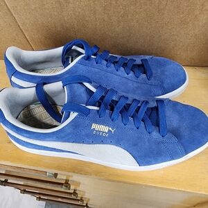 Puma Men's Blue and White Suede Sneakers